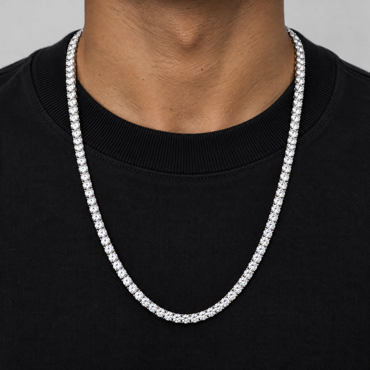 Man in a black T-shirt wearing the 5mm tennis chain
