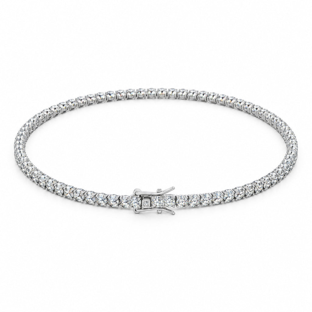 Short closed loop of 4mm tennis chain with the clasp in front