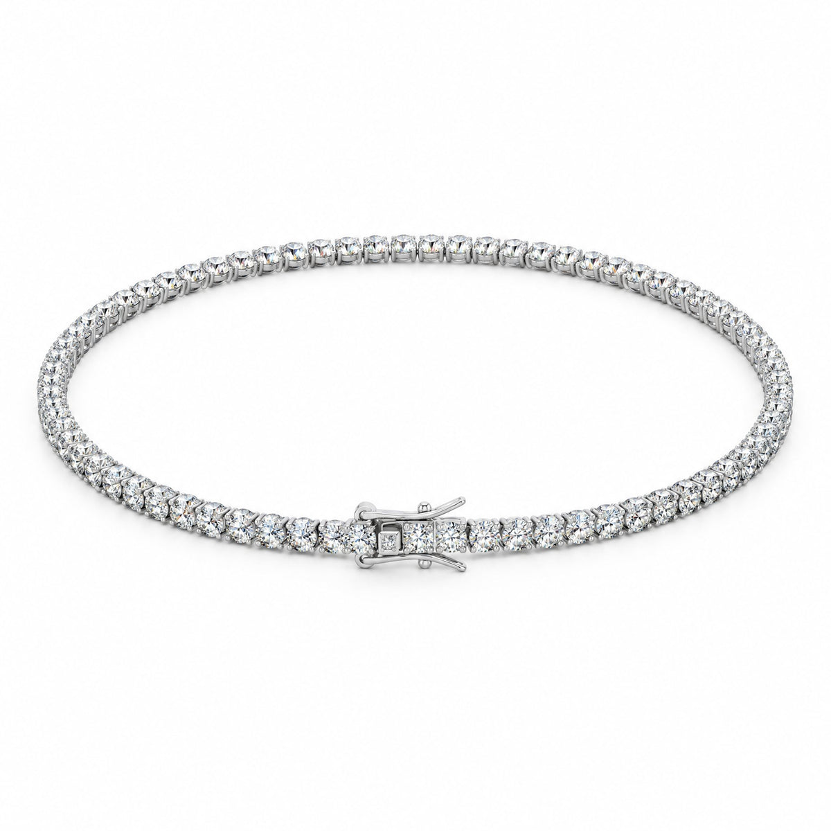 Short closed loop of 4mm tennis chain with the clasp in front