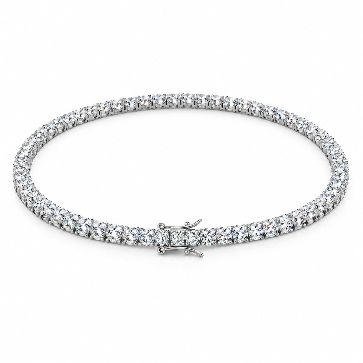 Short closed loop of 5mm tennis chain with the clasp in front