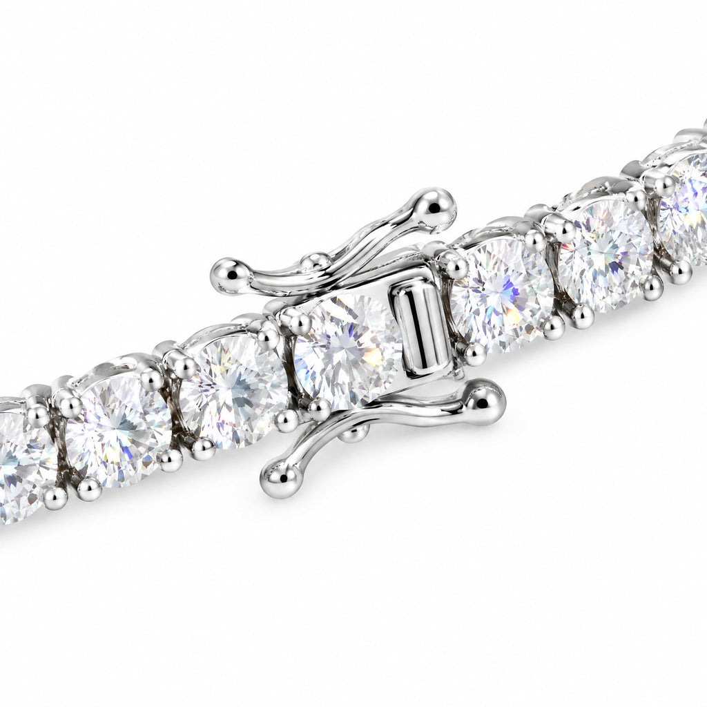 Close-up of the box clasp and safety catch on the 5mm tennis bracelet