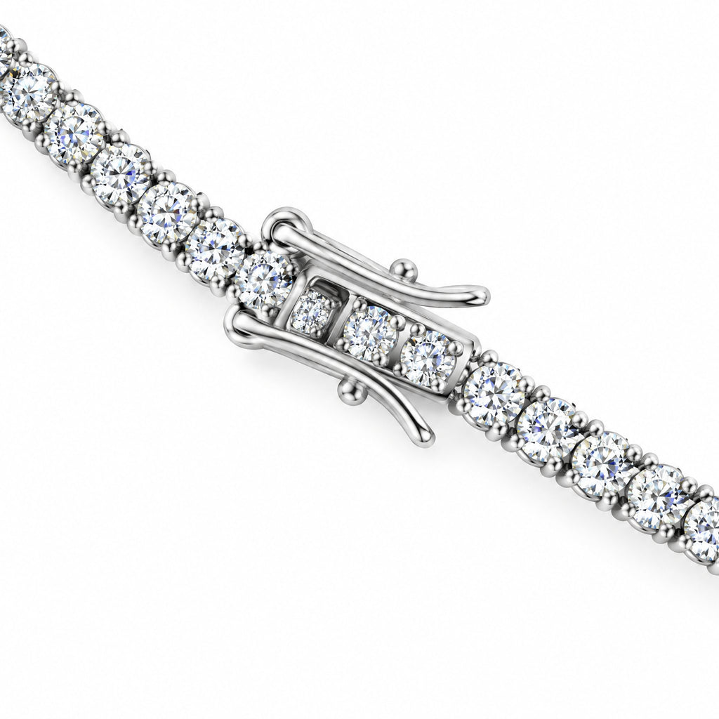 Close-up of the box clasp on the 3mm tennis chain