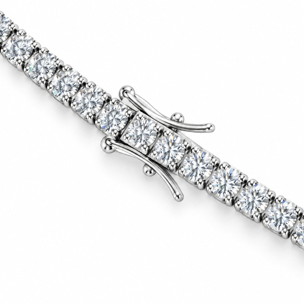 Close-up of the box clasp on the 5mm tennis chain